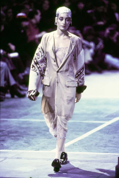 Look 28